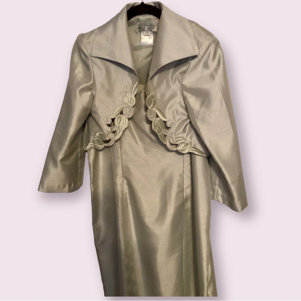 Sleek 2-Piece Satin Cocktail Dress. Light Mint Green. Size 12. By Plaza South.